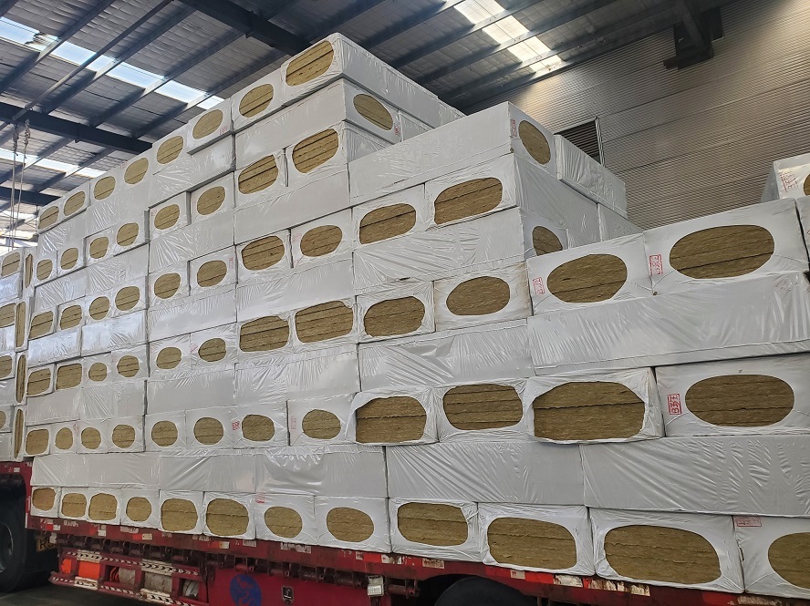 在高温时使用漯河岩棉板要注意什么